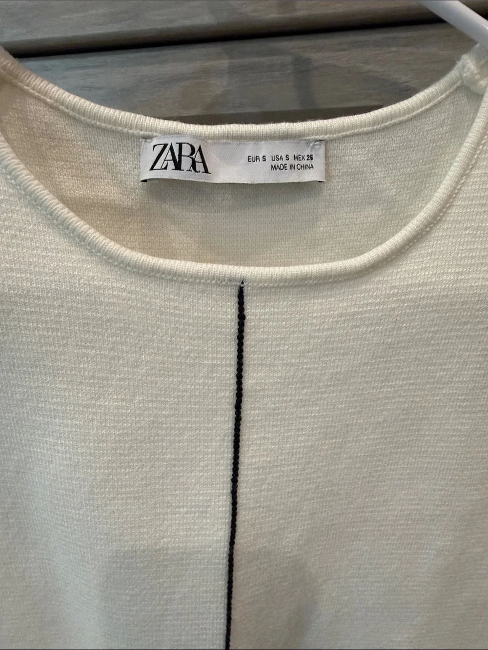 Zara Cream Sleeveless knit Tank with Black Center Stitch - Picture 2 of 3